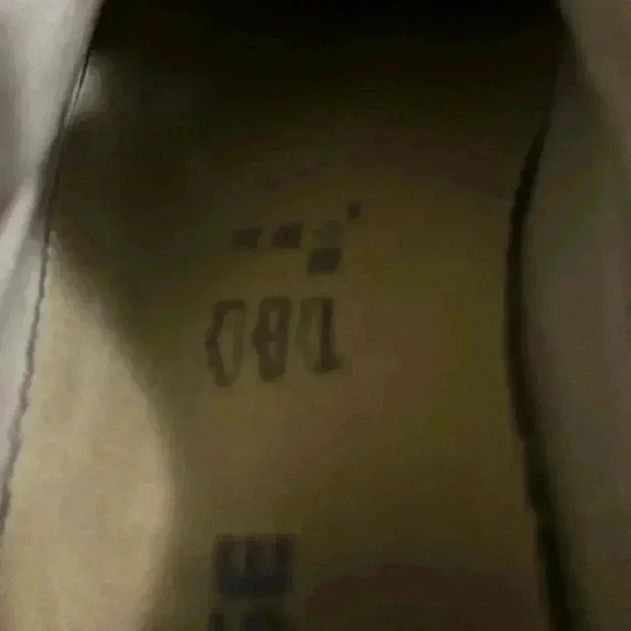 SOLD. SOLD. Converse Chucks size 7 - Picture 5 of 9